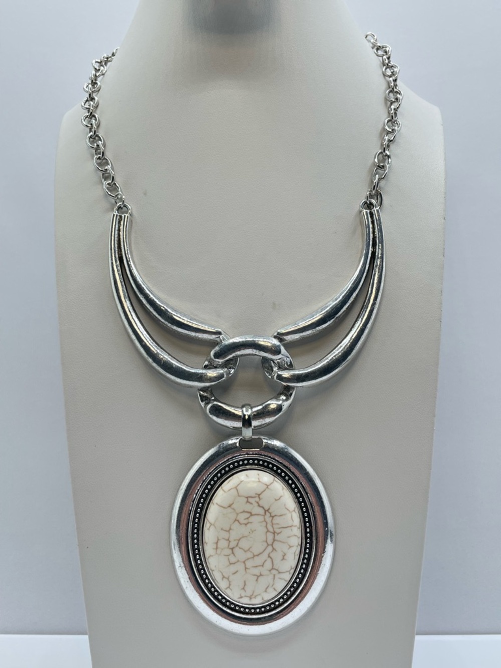 Magnesite Pendant Necklace Silver Tone Statement Chunky Chain